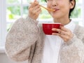 冬にやりがち、だけど太りやすい！ 要注意な「NG食習慣」3選【管理栄養士が解説】