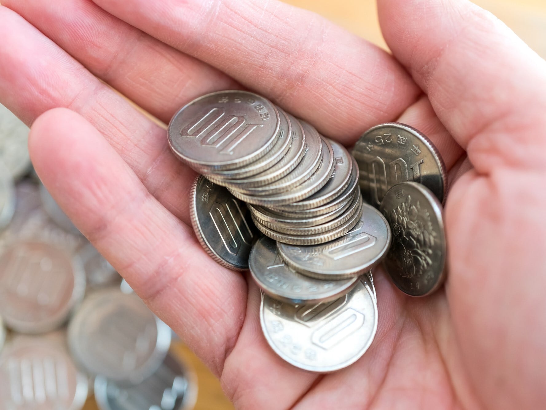 ゆうちょ銀行に硬貨を預けると、手数料がかかる！小銭貯金の硬貨