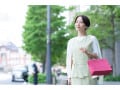 小柄な人は「アクセントカラー」を取り入れておしゃれ見え！ パーソナルカラー別おすすめカラー