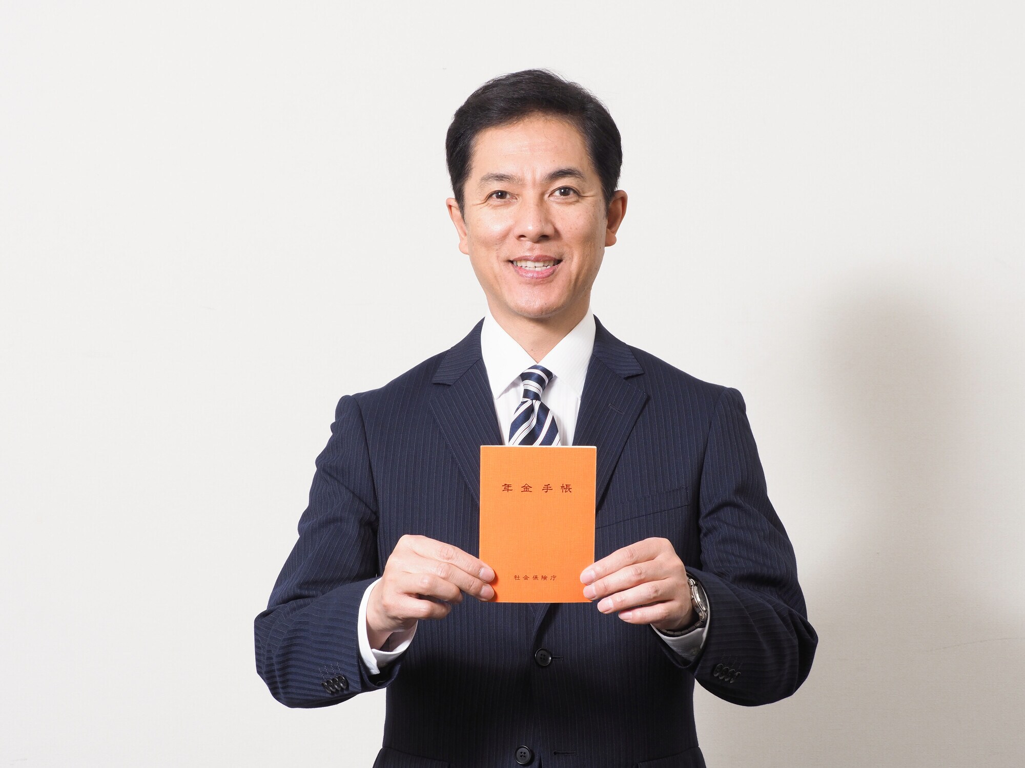 1961年8月生まれの男性63歳会社員です。国民年金加入期間が472カ月で8