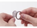 見た目はシンプル…秘密は一体どこに!? 手品のようにスルっと着脱できる「キーリング」の驚きの正体