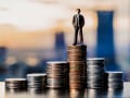 1位は唯一“2000万円”超！ 従業員数101～300人規模の「上場企業の年収ランキング」【TOP20】