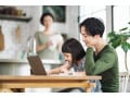 ディズニープラスが値上げ、既存利用者は5月から。他の動画配信サービスの月額料金は？
