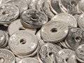 現行の50円玉が「11万円」に大化け！ 一体なぜ!? 高額になる「お宝」が見つかる可能性は？