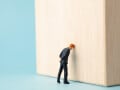 褒め上手の「今日もすてきだね」はセクハラ？ 厳重注意で休職に追い込まれた部長が気の毒なワケ