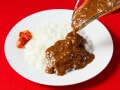 24年度「レトルトカレーの売上」ランキング！2位「プロ クオリティ 中辛」、1位は？【専門家の解説も】
