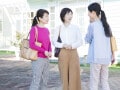「自分だけ仲間はずれ？」と疎外感も……職場や学校でいつの間にか仲良くなっている人たちの秘密