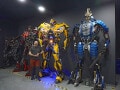 廃材が巨大トランスフォーマー風に！ ポーランドで日本ルーツのロボットを生む「たった1人」の夢工場