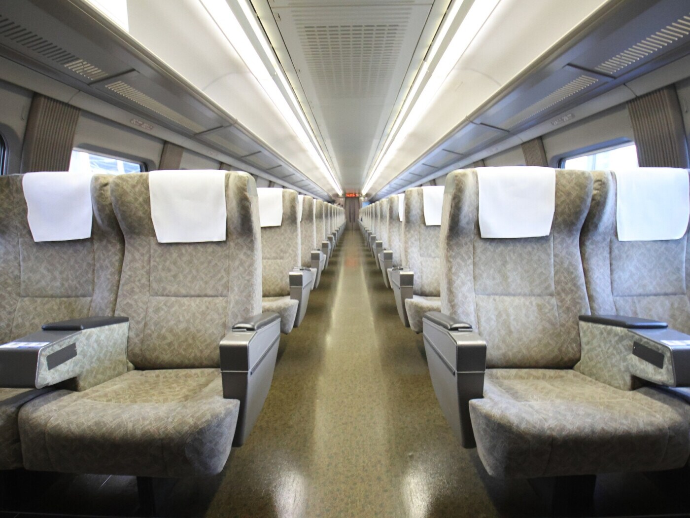 新幹線50％割引で帰省」50代男性が14年間持ち続ける鉄道系株主優待の
