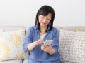 シニアがスマホを使えないと損をする？今日からできる簡単対策！