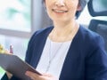 「アラ還独女」を30代女性はどう見ている？ 老いを“自然によけている”すてきな女性の特徴とは