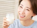 Q. 「牛乳を飲むと脳卒中リスクが上がって危険」って本当ですか？