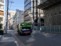 63歳ライターがゴミ収集バイトで目撃。“やや高級住宅街”で破けた袋からあふれ出た「大量のエロ本」