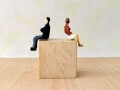 「結婚しているのに孤独……」独り身でも幸せな人との「6つの違い」とは