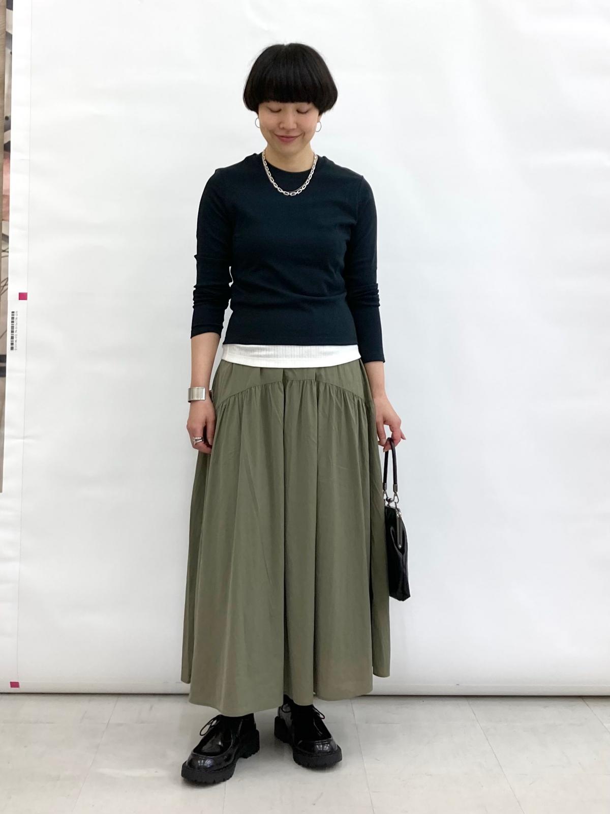 ブラック＆オリーブで甘さ控えめの配色に　出典：StyleHint
