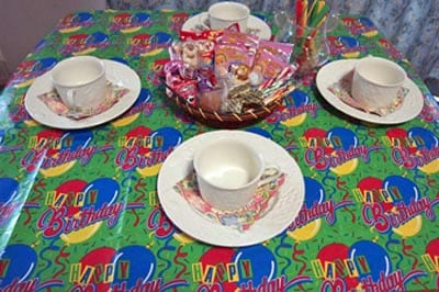 子供たちの楽しい誕生日ティーパーティ<br>　