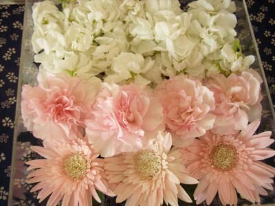 お重のように花を生ける