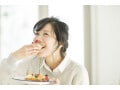 食べ過ぎた時のヨガでリセット！パジャマでできる魔法のポーズ