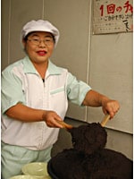 八丁味噌すくい取り