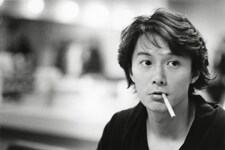 福山雅治　写真（額入り）　＊瀬尾浩司撮影 福山雅治 写真（額入り） ＊瀬尾浩司撮影 - メルカリ