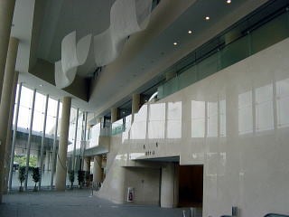 葬儀社はどっちがいい？大手OR小規模