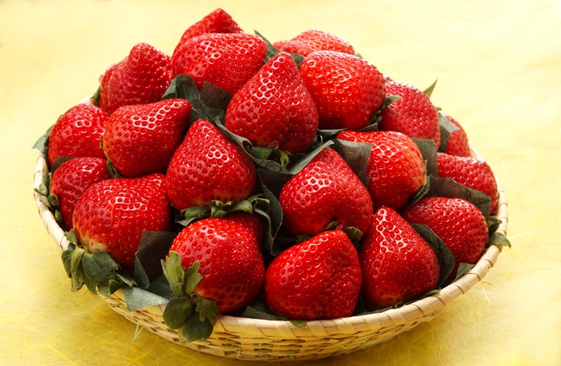 巨粒なイチゴのバスケット　あまおう