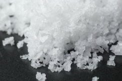 北の海を釜焚きした”塩”をオーダーメイド