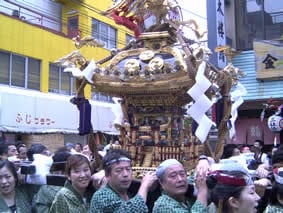 お祭りデビュー！三社祭でトランスモード