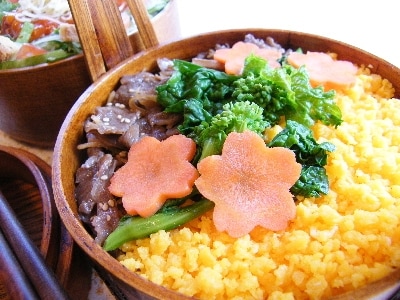 菜の花と2色そぼろごはん