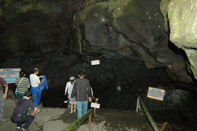 夏はクールに！　富士山麓洞窟探検隊