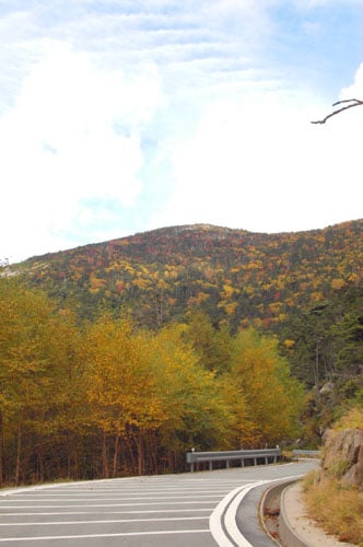 紅葉を求めて、日本一高い峠道へ