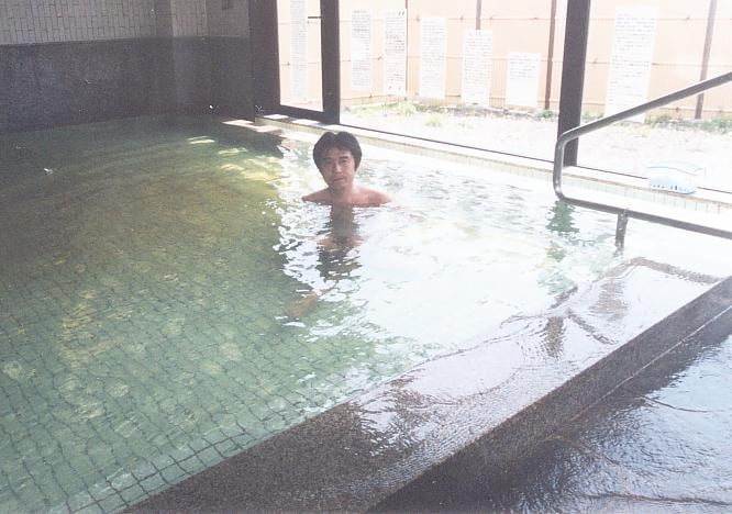 貴重な体験。身体に泡が付く温泉がある。