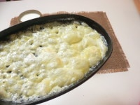 オーブントースターに入れて、チーズがとろけて、うっすらと焼き色がつくまで、4～5分焼く。