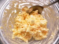 ゆで卵マヨ、ツナマヨ、ポテサラ、キャロットラペを作る