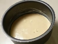 内釜にプルーンを散らし、3を流しいれ、残ったバターを千切って散らし、 普通に炊く。