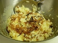 卵ご飯にちりめん山椒を加え良く混ぜ合わせます。