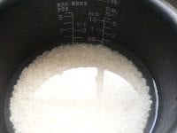 もち米をといで2時間以上水に浸けておく。