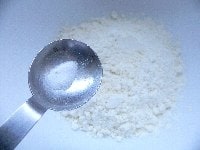 小麦粉を水で溶く。