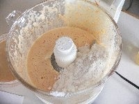 2.の粉を加え、軽く（5～6秒）攪拌する。　