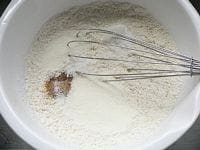 粉ダシ、砂糖、塩を混ぜる。 