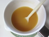 粗熱がとれたら、昆布をとりだし、塩、柚子果汁を加え、よく混ぜます。味をみて、白醤油（もしくは、白だし）で調えます。
