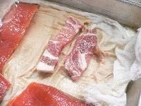 一口大に切った豚ロースを漬けておけば、お弁当のおかずに便利。