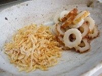 ちくわを2mm幅の輪切りにする