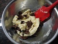 チョコレートを加え混ぜる