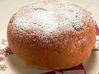 完全に冷めたら、粉砂糖をふりかける。<br />
普通のパンの作り方はこちら&rarr;<a href="http://allabout.co.jp/gm/gc/74382/">allabout.co.jp/gm/gc/74382/</a><br />
<br />