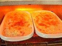 オーブントースターで、こんがり焼き色がつくまで、6分ほど焼く。<br />