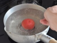 トマトを湯むきする