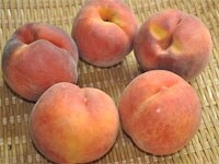 ワッサーはネクタリンと桃を掛け合わせた果実で、実がしっかりとして優しい甘さと酸味があります。<br />