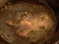やや低めの中温の油（170℃ぐらい）に入れてカラリと揚げて油を切る。 器に盛り付け、レモンと塩を添える。