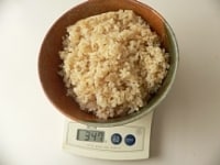 玄米1合炊くと347ｇぐらいの玄米ご飯ができる。<br />